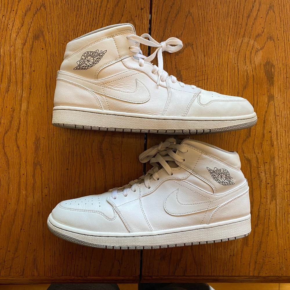 Air Jordan 1 Mid "White Wolf Gray" - Size 13